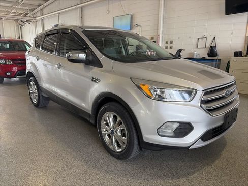Used 2017 Ford Escape SE AWD/4WD image 2