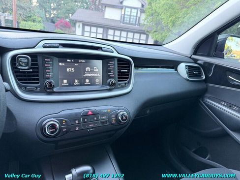 Used 2018 Kia Sorento LX image 18