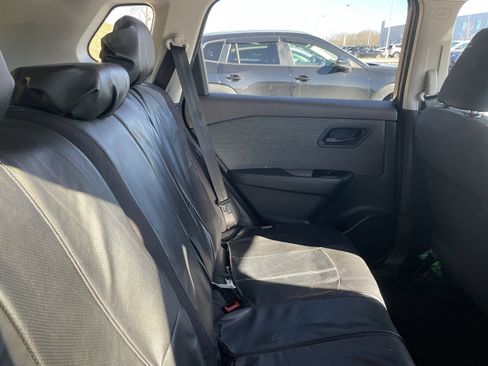 Used 2021 Nissan Rogue S image 10