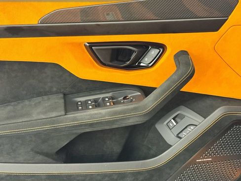 Used 2023 Lamborghini Urus Performante AWD/4WD image 18
