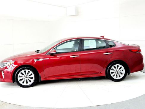 Used 2018 Kia Optima S image 3
