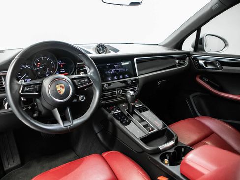 Certified 2023 Porsche Macan AWD/4WD image 13