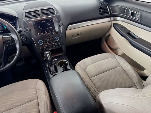 Used 2018 Ford Explorer XLT w/ Equipment Group 201A FWD image 27