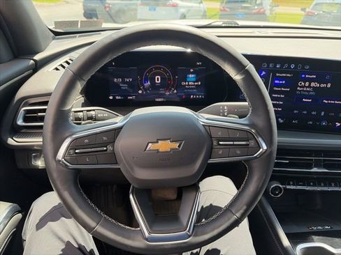 Used 2025 Chevrolet Traverse LT AWD/4WD image 12