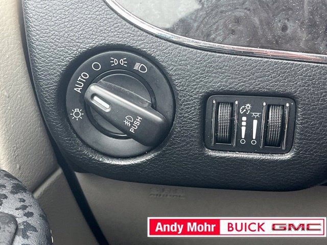 Used 2016 Chrysler Town & Country Touring w/ Driver Convenience Group FWD image 23