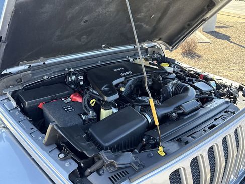 Used 2018 Jeep Wrangler Unlimited Sahara image 7