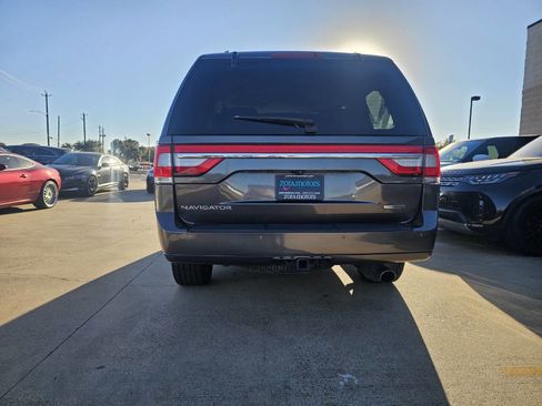 Used 2015 Lincoln Navigator 2WD image 5
