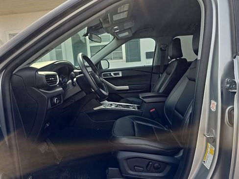 Used 2023 Ford Explorer XLT w/ Equipment Group 202A image 12
