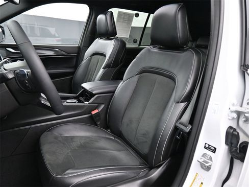 Used 2023 Jeep Grand Cherokee Altitude image 18