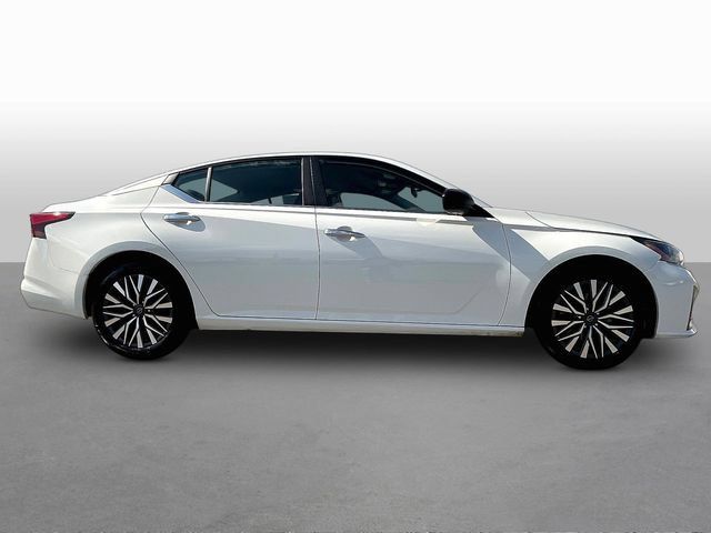 Used 2025 Nissan Altima 2.5 SV FWD image 8