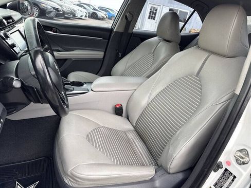 Used 2018 Toyota Camry SE FWD image 17