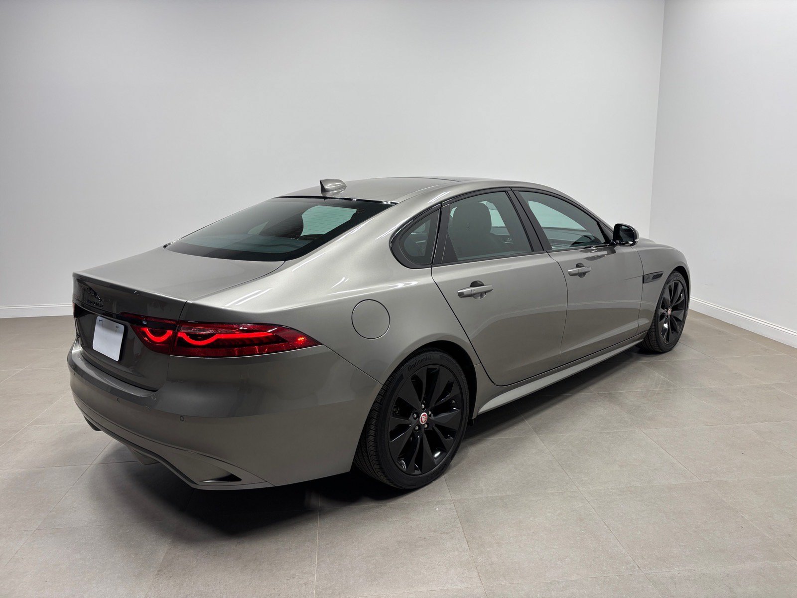 Used 2023 Jaguar XF R-Dynamic SE AWD/4WD image 6