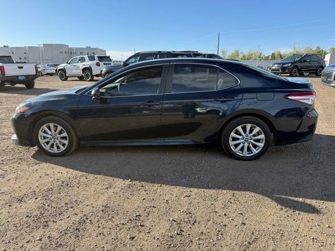 Used 2018 Toyota Camry LE image 2