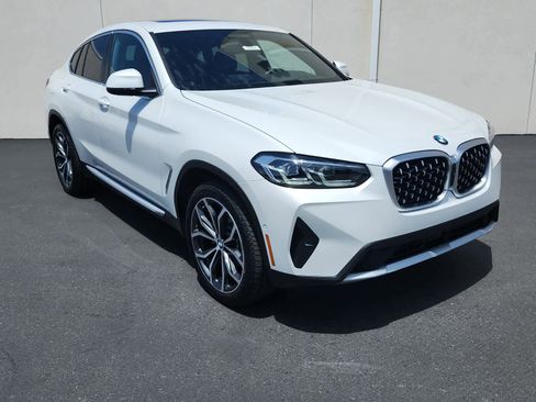Used 2025 BMW X4 xDrive30i w/ Premium Package AWD/4WD image 2