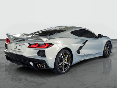 Used 2022 Chevrolet Corvette Stingray Premium Cpe w/ Z51 Performance Package RWD image 2