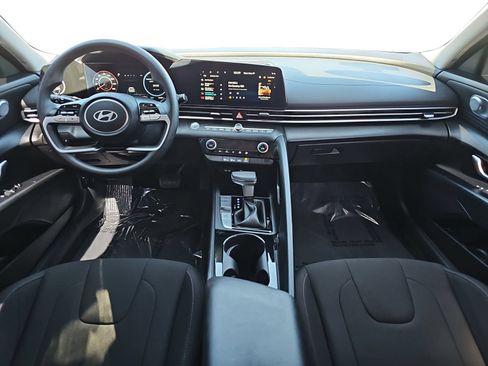 Used 2024 Hyundai Elantra Blue FWD image 9