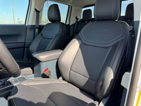 Used 2025 Ford Maverick Lobo image 3