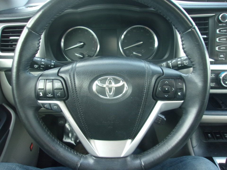 Used 2014 Toyota Highlander Limited AWD/4WD image 10