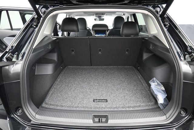 New 2026 Volkswagen Tiguan SE FWD image 12