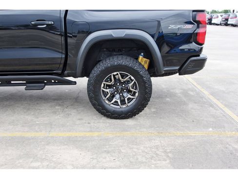 Used 2025 Chevrolet Colorado ZR2 w/ Technology Package image 30