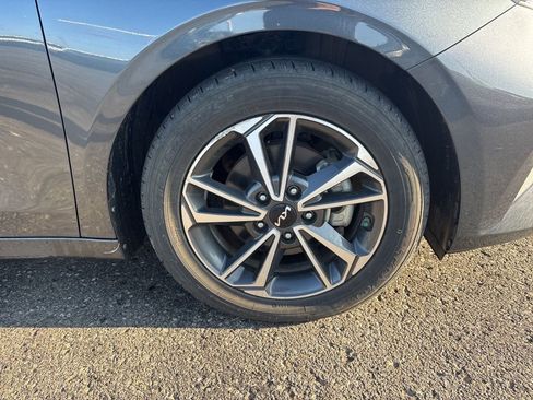 Used 2022 Kia Forte LXS image 7