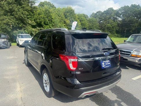 Used 2017 Ford Explorer XLT w/ Equipment Group 202A FWD image 3