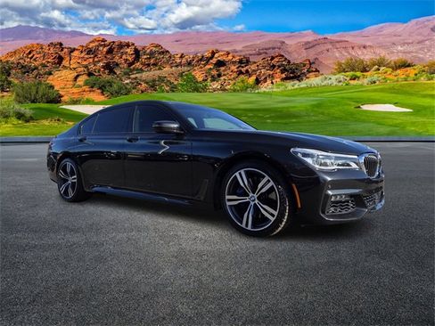 Used 2019 BMW 750i image 2