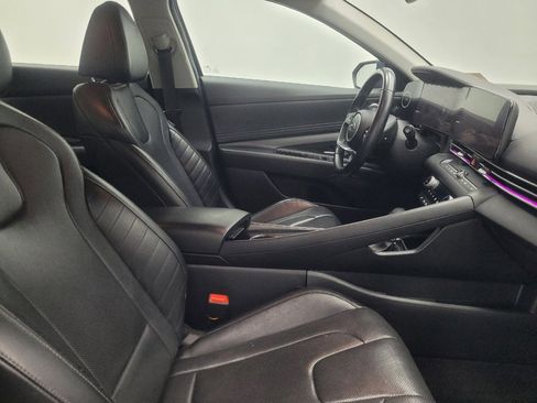 Used 2023 Hyundai Elantra Limited image 21