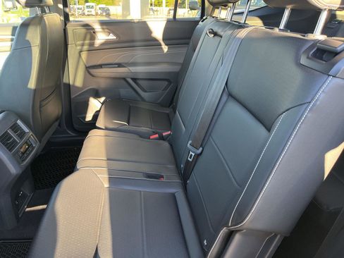 Used 2022 Volkswagen Atlas SE image 12