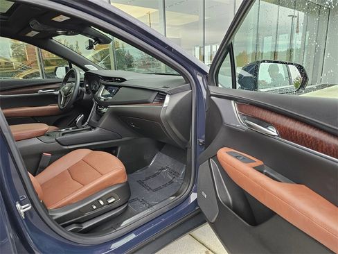 Certified 2025 Cadillac XT5 Premium Luxury w/ Technology Package image 12