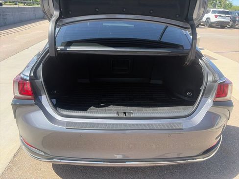 Used 2019 Lexus ES 300h w/ Premium Package FWD image 12