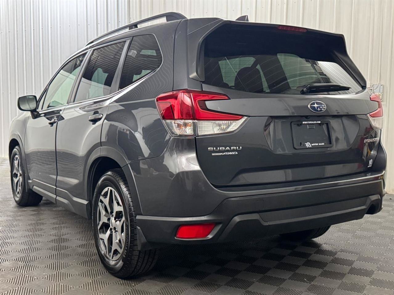 Used 2020 Subaru Forester Premium AWD/4WD image 3