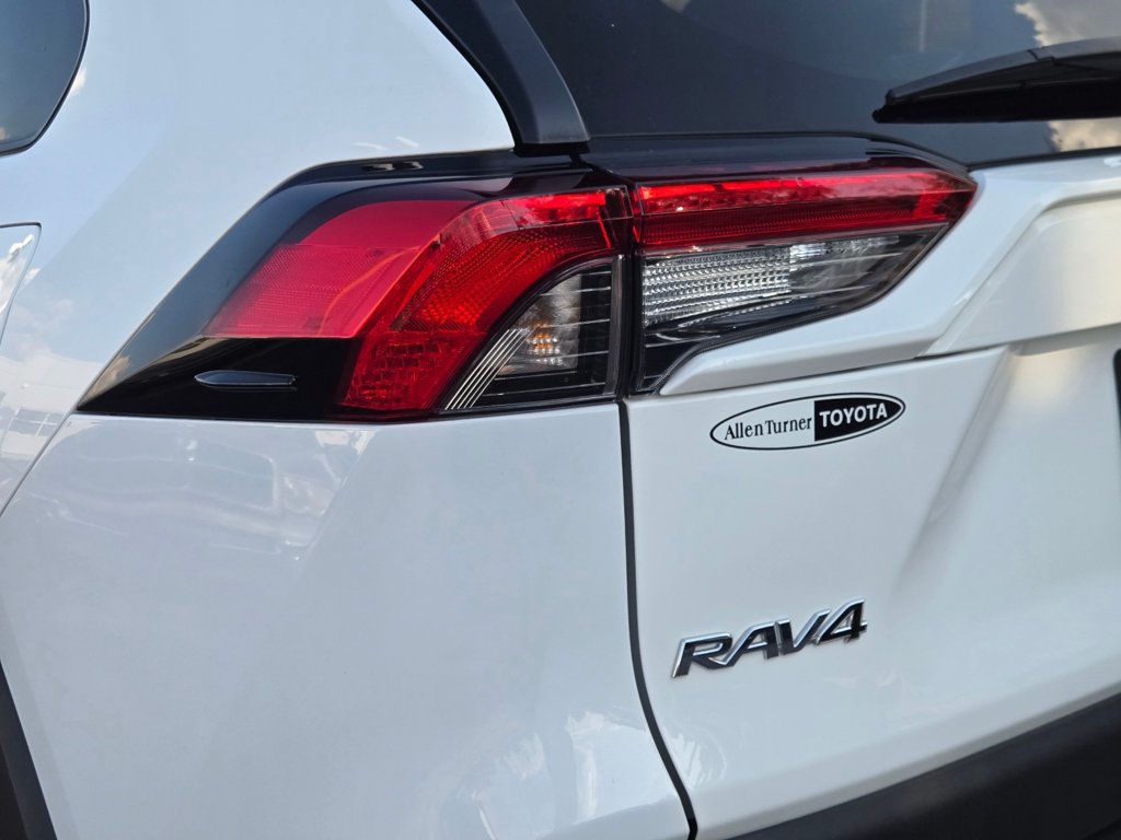 Used 2025 Toyota RAV4 XLE FWD image 10