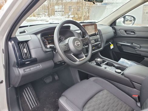 New 2025 Nissan Pathfinder S image 18