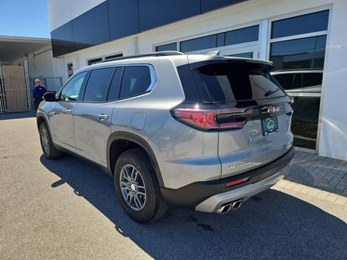 Certified 2025 GMC Acadia Elevation FWD image 5