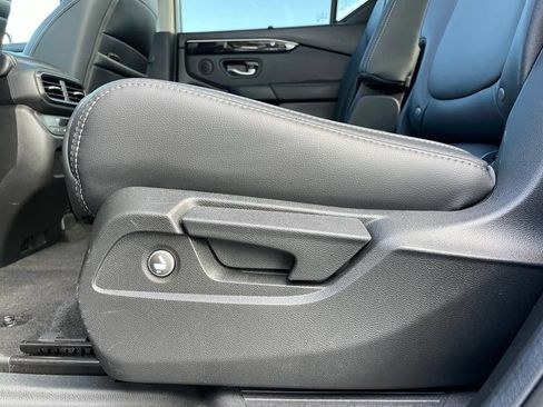 Certified 2025 Honda Pilot Touring image 40