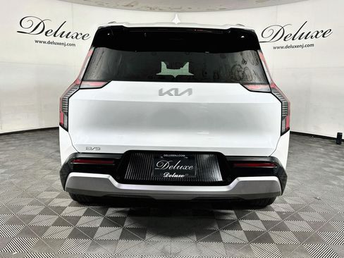 Used 2024 Kia EV9 Land AWD/4WD image 5