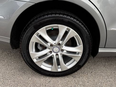 Used 2010 Mercedes-Benz E 350 4MATIC Sedan image 12