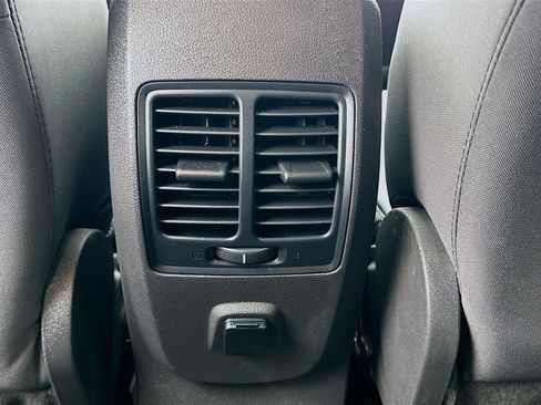Used 2019 Ford Escape SE FWD image 16