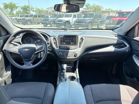 Used 2023 Chevrolet Malibu LT FWD image 28