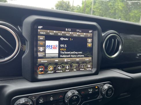 Used 2020 Jeep Wrangler Unlimited Sahara AWD/4WD image 21