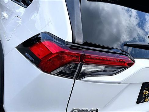 Used 2020 Toyota RAV4 LE w/ All Weather Liner Package AWD/4WD image 23