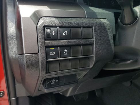 Certified 2025 Toyota Tacoma SR5 AWD/4WD image 25