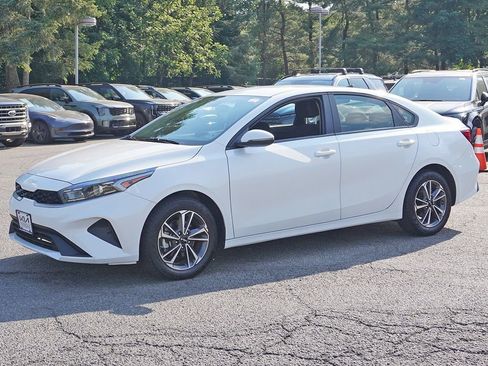 Used 2024 Kia Forte LXS w/ LXS Technology Package FWD image 7