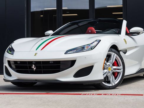 Used 2020 Ferrari Portofino RWD image 3