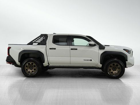 Used 2025 Toyota Tacoma Trailhunter image 8