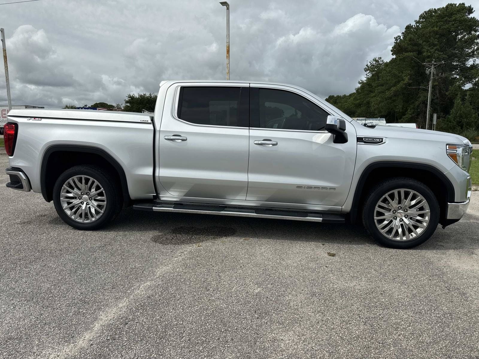 Used 2021 GMC Sierra 1500 SLT w/ SLT Premium Package AWD/4WD image 2