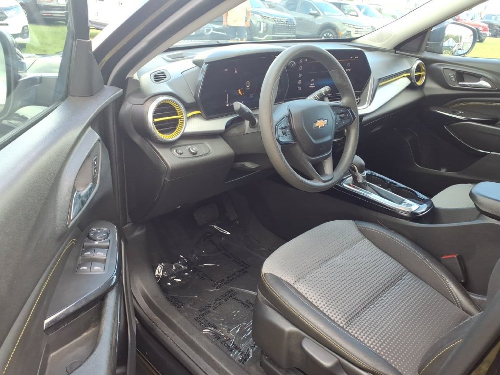 Used 2024 Chevrolet Trax LT FWD image 6