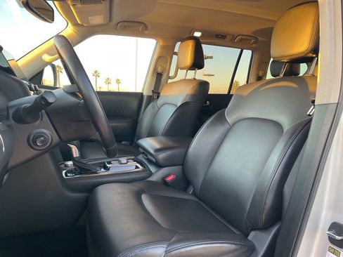Used 2023 Nissan Armada SV image 7
