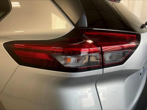 Certified 2023 Nissan Rogue SV AWD/4WD image 34